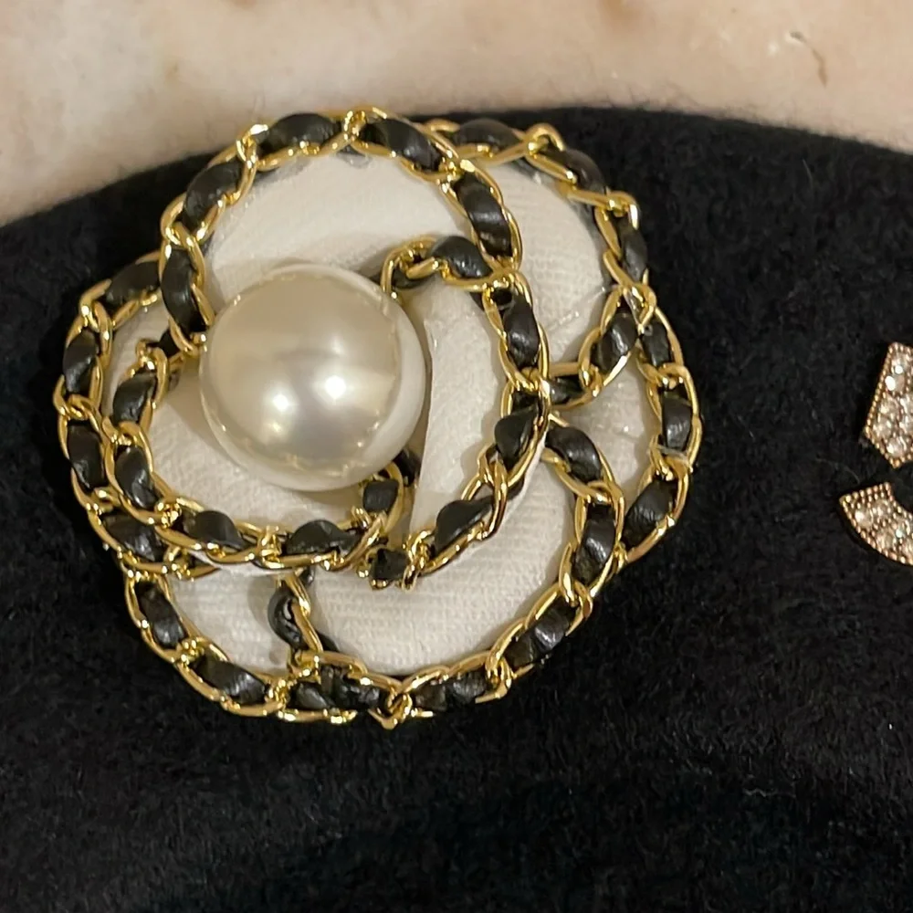 Chanel white Camellia French wool black beret hat - Picture 5 of 8